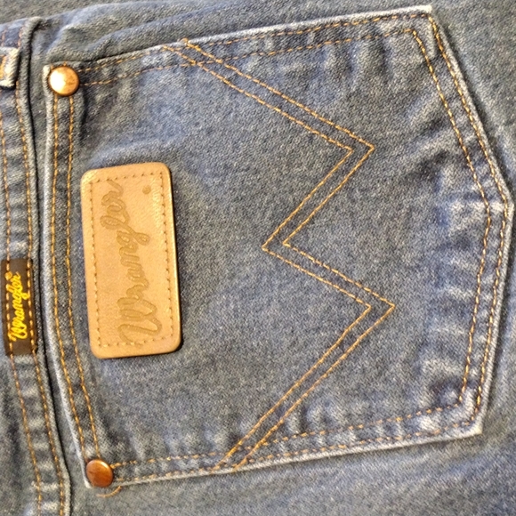 Like New Men's Wrangler Cowboy Cut Original Fit Jeans👖 🤠 - Picture 4 of 7